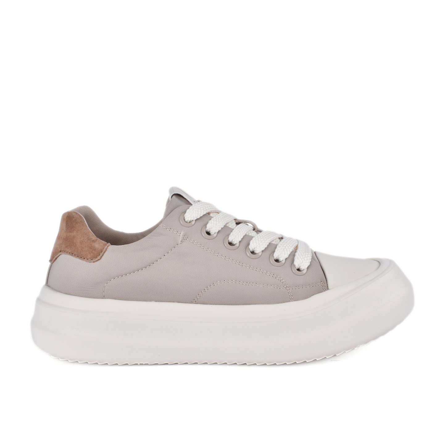 Lightweight casual sneakers with flexible soles
