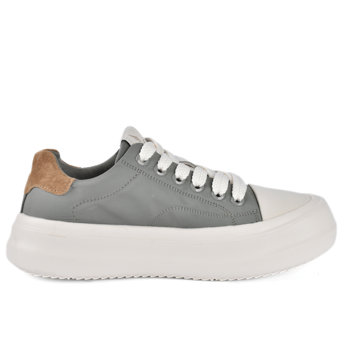 Lightweight casual sneakers with flexible soles