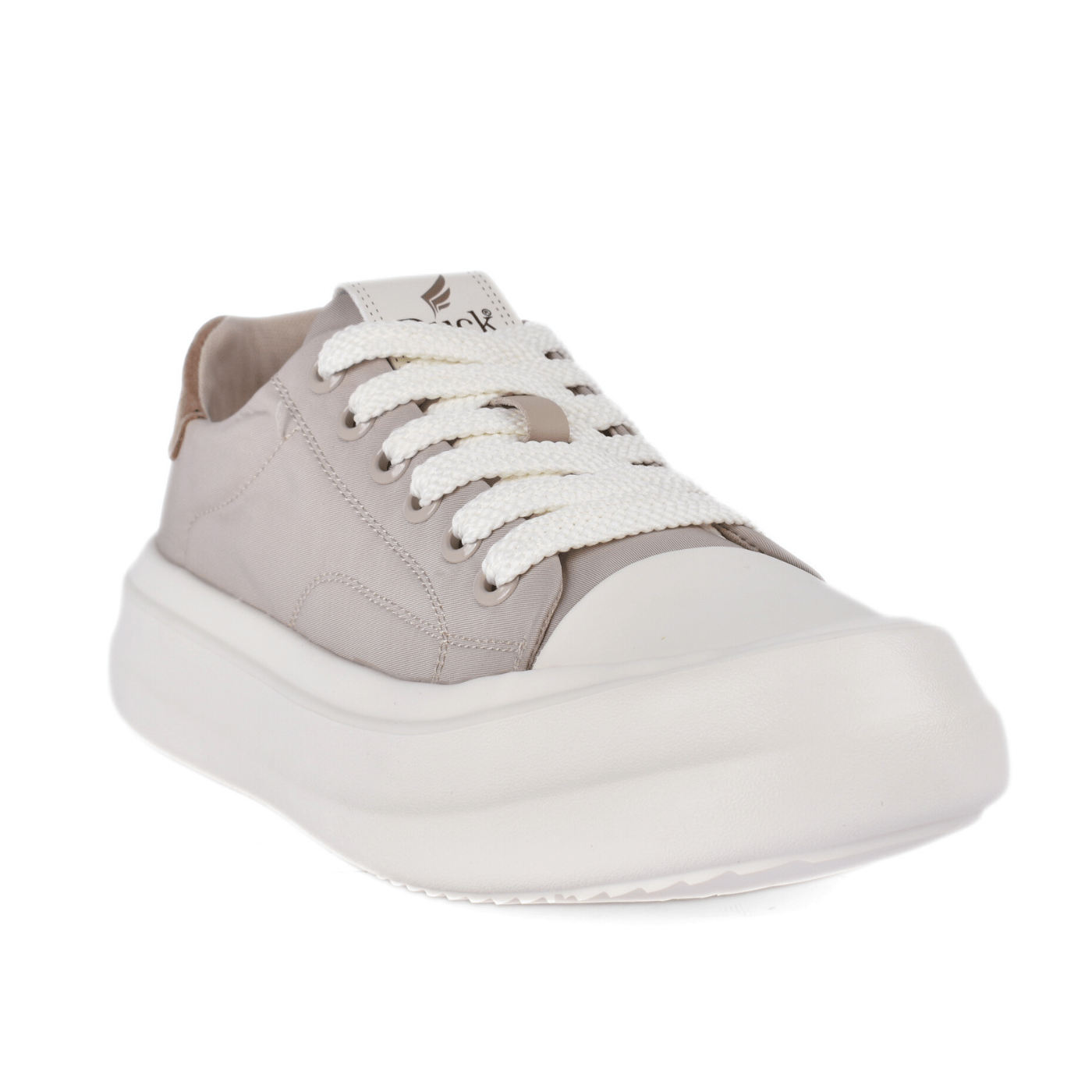 Lightweight casual sneakers with flexible soles